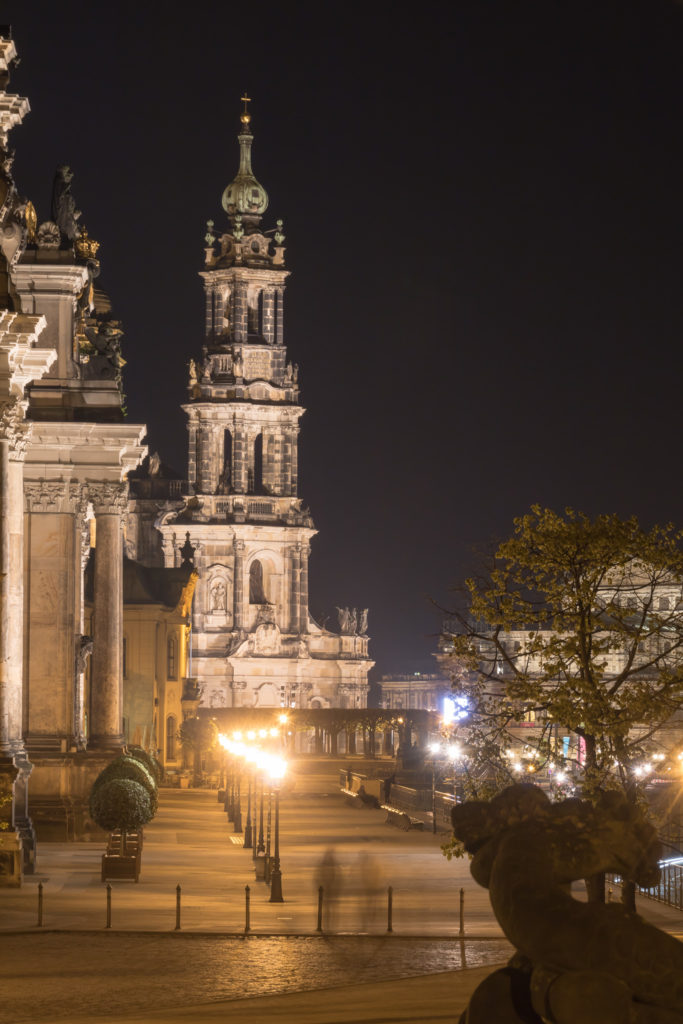 Blick über die Brühl'sche Terrasse auf die katholische Hofkirche, Dresden