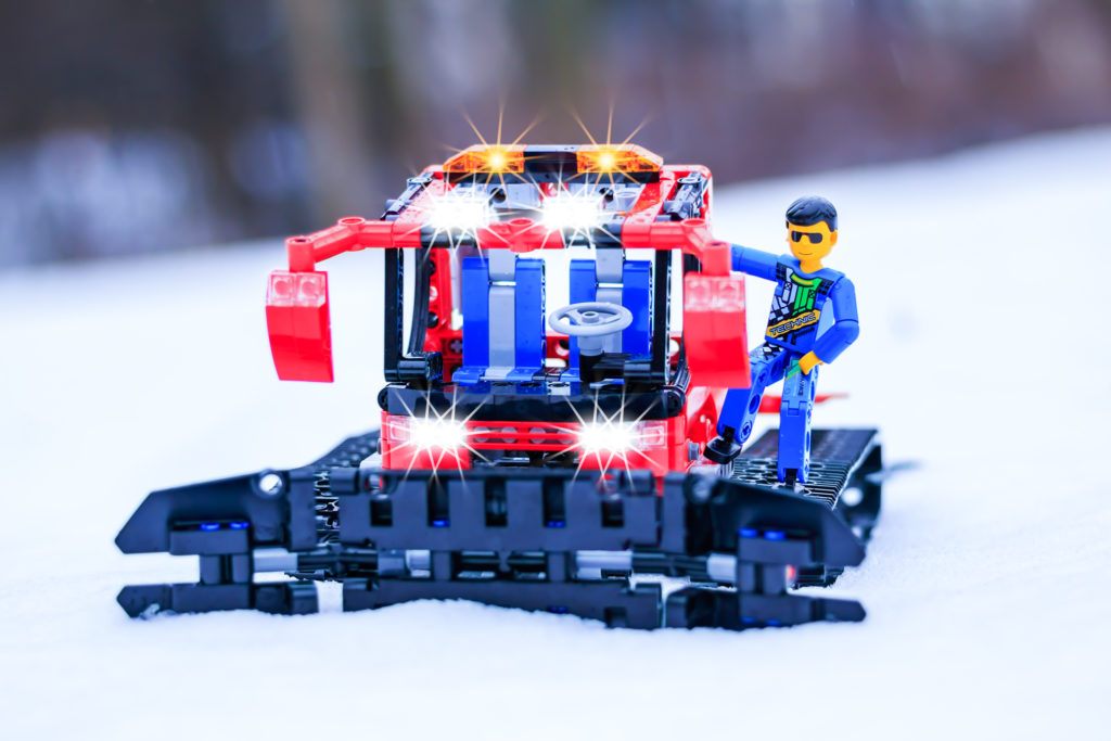 Lego Technic Pistenraupe im Schnee • Großer Garten, Dresden